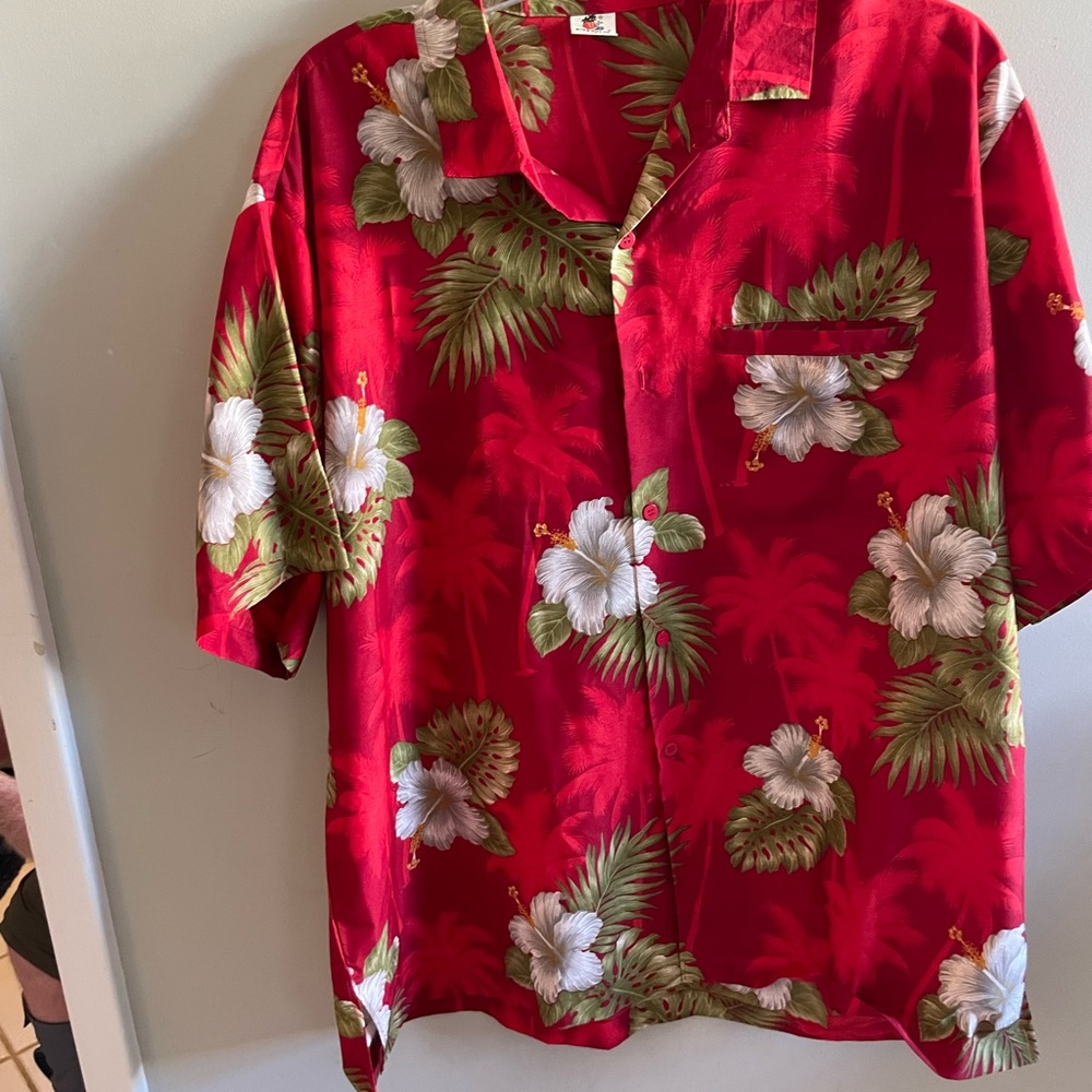Men’s size L red white and green floral Hawaiian shirt